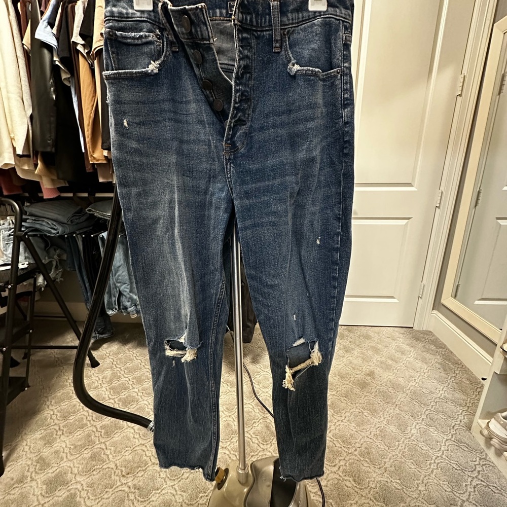 Abercrombie Ultra high rise mom Jean